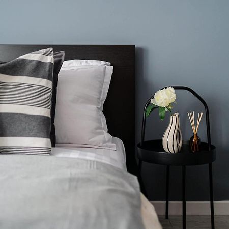 Chic Black & White 2Br Retreat On Dambovitei Bukarest Exterior foto