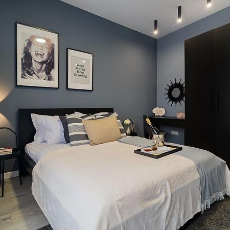 Chic Black & White 2Br Retreat On Dambovitei Bukarest Exterior foto
