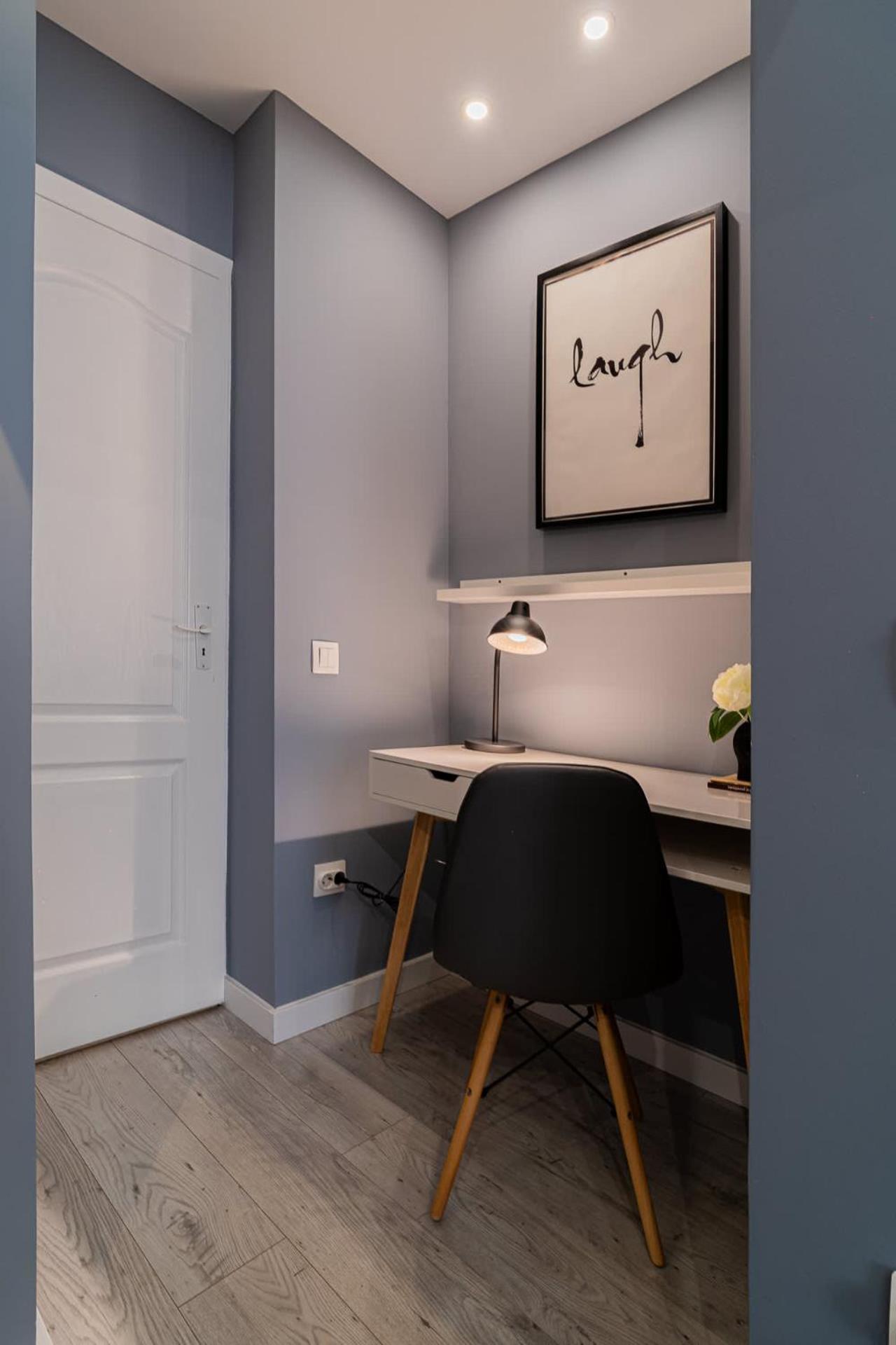 Chic Black & White 2Br Retreat On Dambovitei Bukarest Exterior foto